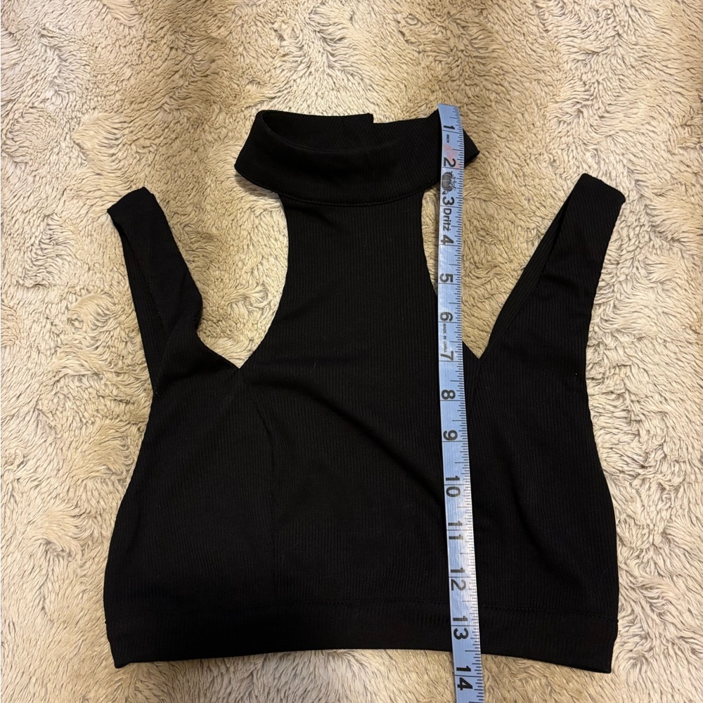 Superdown Tate Cut Out Black XS Cropped Top with Open Back - Picture 8 of 9